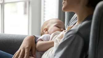 Implantele mamare și alăptarea: ce trebuie să știe viitoarele mame