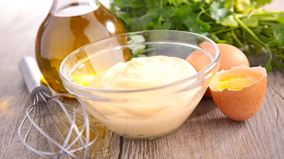 Ce faci dacă ți se taie maioneza. Rețeta simplă ca să o repari