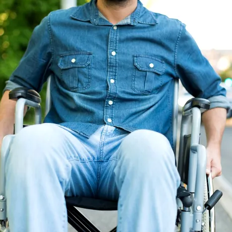 Un bărbat de 53 de ani a rămas paralizat, după ce s-a infectat cu două bacterii în spital