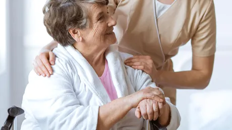 Recuperarea fizică la vârstnici: cum ajută geriatria la menținerea mobilității