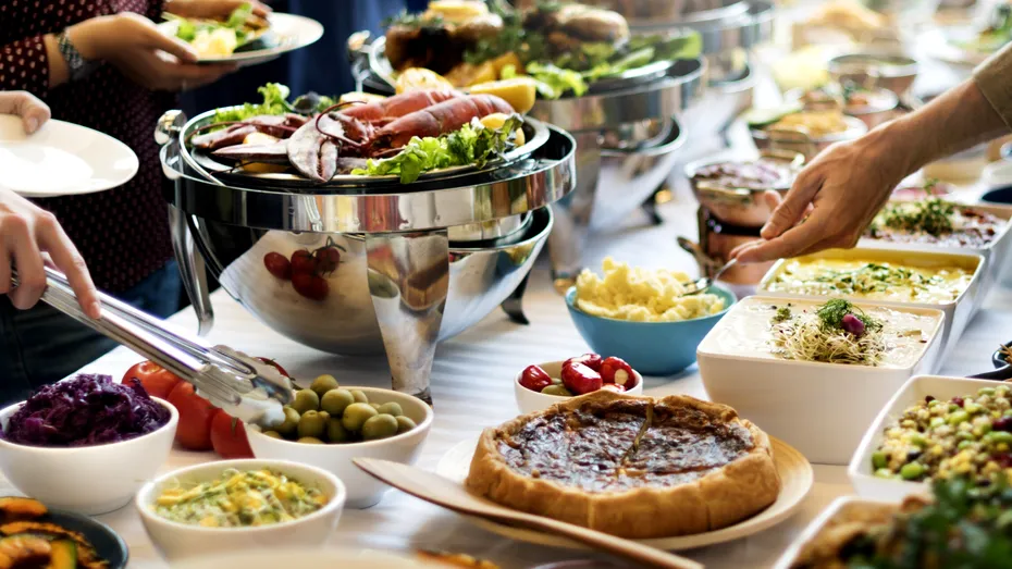 Ce alimente ar trebui să eviți la micul dejun de la bufetul suedez al hotelurilor