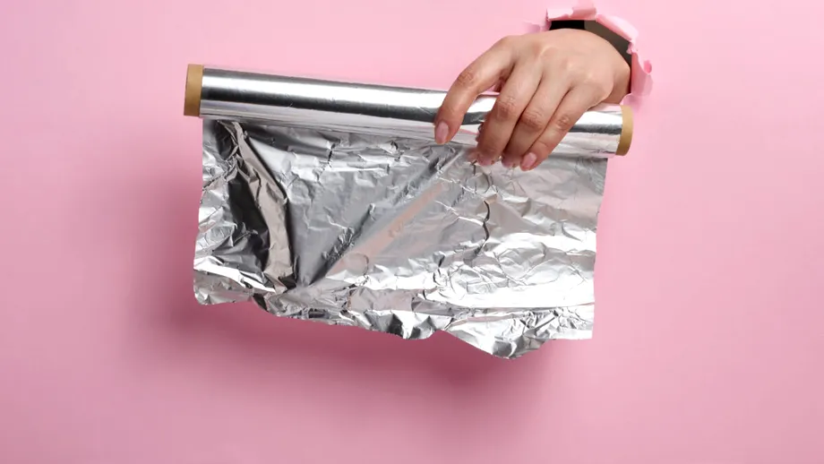 De ce este bine să ADAUGI bile de folie de aluminiu în congelator