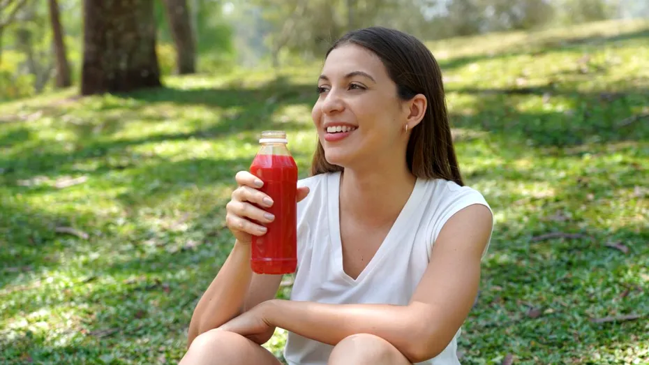 Ai Hashimoto si hipotiroidism? Consumă zilnic acest suc antiinflamator