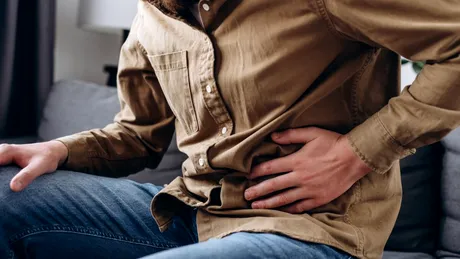 De ce mă simt mereu BALONAT? Când este balonarea un semn de ALARMĂ