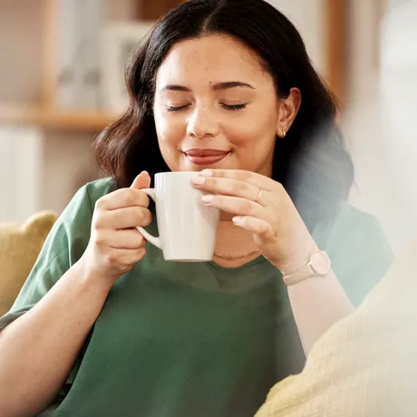 Ce recomandă medicii oncologi înainte de prima înghițitură de cafea? Obiceiul care îți poate proteja esofagul