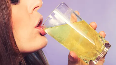 Băutura care crește cu 40% riscul să faci pietre la rinichi