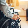Când se virează banii pentru persoanele cu dizabilități în luna septembrie? Cât primește fiecare beneficiar