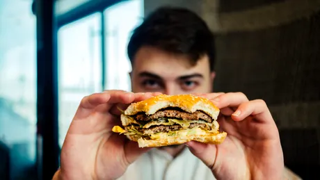 Obiceiuri alimentare care cresc riscul de cancer! Ce ar trebui să eviți, conform specialiștilor