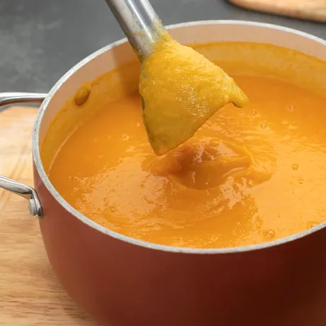 Supa care te scapă de migrenă. Rețeta care alungă orice durere de cap