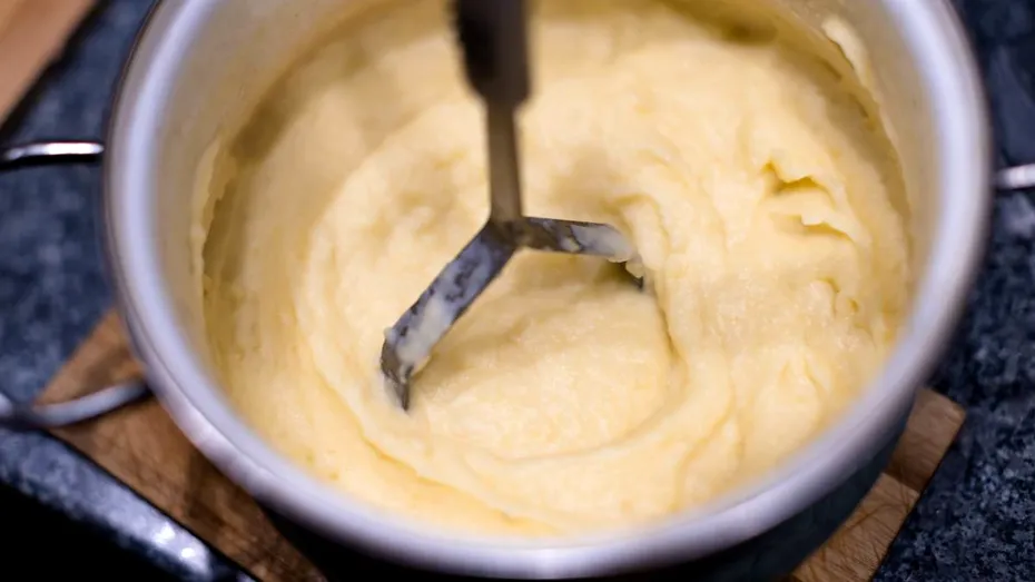 Cum „repari” piureul de cartofi dacă ți-a ieșit prea lipicios