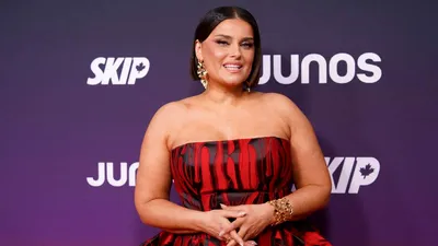 Nelly Furtado, din nou judecată pentru felul în care arată, după ce s-a îngrășat. Motivul pentru care femeile sunt tot timpul criticate pentru corpul lor