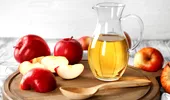 Oțetul de mere în lupta cu acneea: cum este corect să îl aplicăm pe ten?