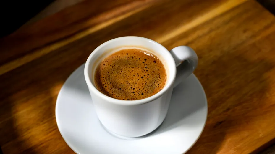 Ingredientul pe care să-l pui în cafea să-ți taie pofta de mâncare. O să te simți full de la prima oră