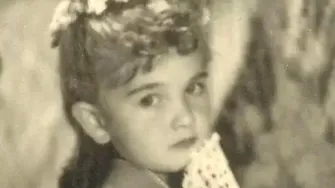 Imagine virală cu o legendă a muzicii românești. O recunoști pe fetița din fotografie?