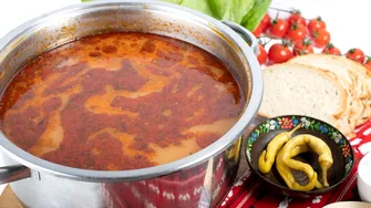 ⁠Ai sărat prea mult ciorba? Metoda simplă care o readuce la gustul perfect