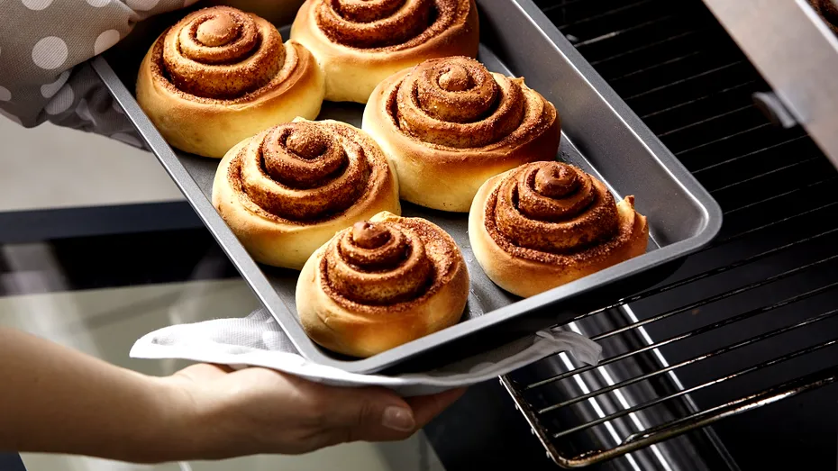 Rețeta pentru cinnamon rolls cu doar 5 ingrediente și fără frământare