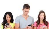 Adolescenţii care îşi trimit sms-uri deocheate…