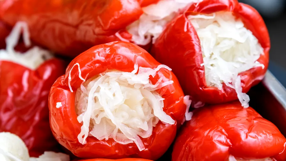 Rețeta de nota 10 pentru cei mai buni ardei umpluți cu varză pentru iarnă