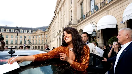 Priyanka Chopra, decolteu obraznic. Cum s-a îmbrăcat pentru un eveniment