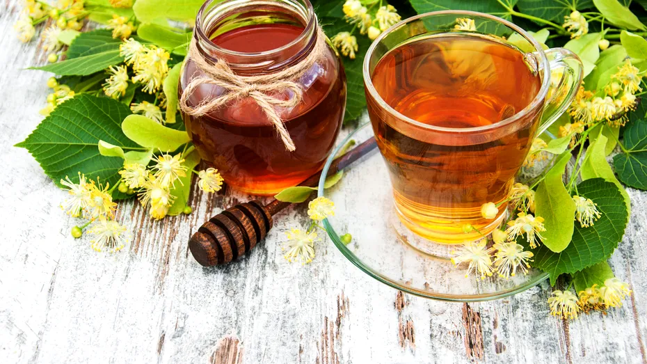 Siropul de tei, leac pentru insomnie, nervozitate și dureri în gât. Rețeta din 4 ingrediente
