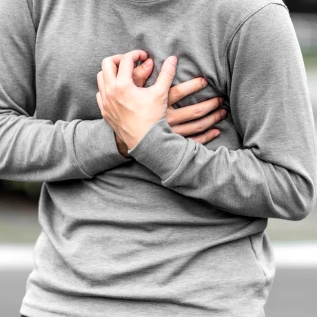 Alimente și obiceiuri care cresc riscul de infarct. Din listă lipsesc carnea roșie și untul