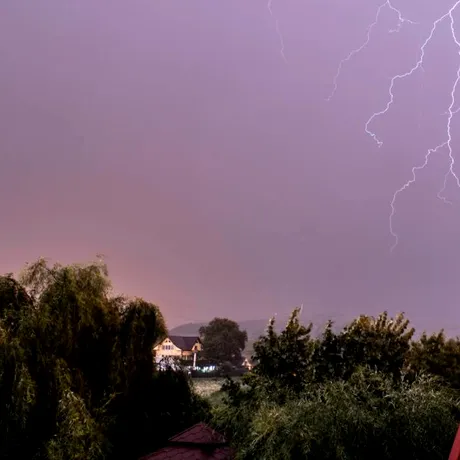 De ce nu e bine să-ți faci duș când plouă și sunt fulgere. La cât timp după furtună e bine să te speli, de fapt