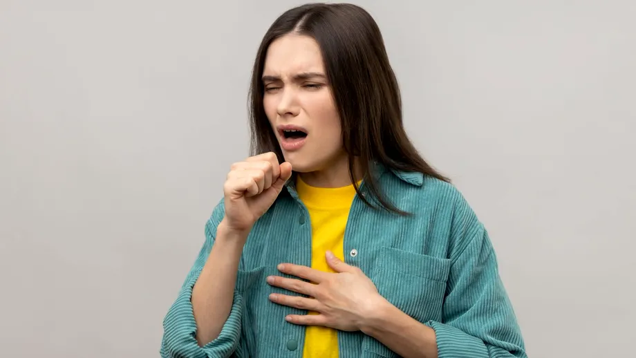 Ce se ascunde în spatele secrețiilor din gât care nu dispar cu lunile. 10 cauze ale tusei cu mucus în exces