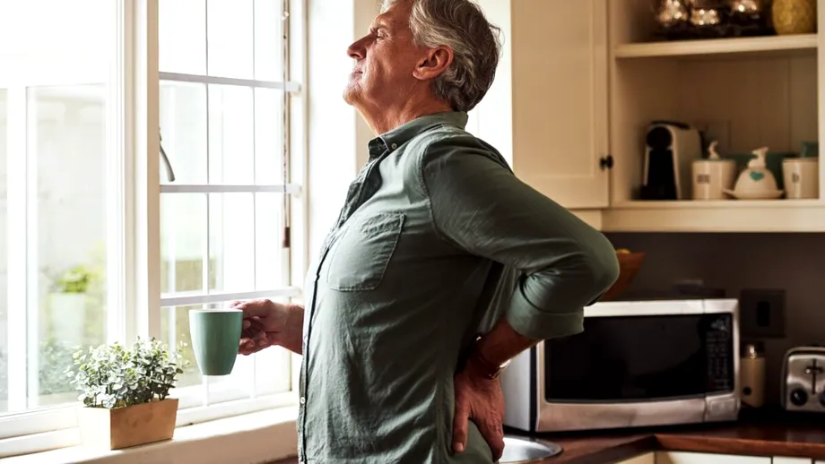 Ceaiul medicament pentru durerile de spate. Amestecul de condimente pe care să-l fierbi în apă