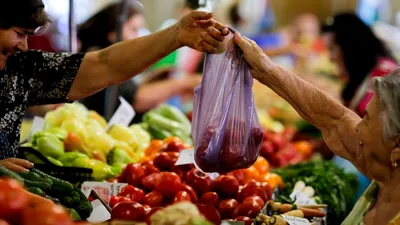 Prețurile la legumele din piețe, tot mai mari în Postul Crăciunului! Românii simt presiunea asupra bugetului / VIDEO