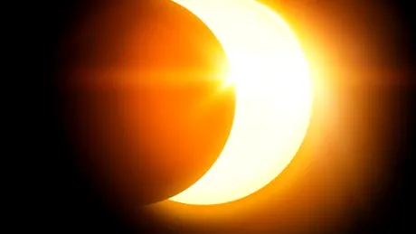 Eclipsa parţială de soare - Cum să-ţi protejezi ochii dacă vrei s-o observi sau s-o fotografiezi