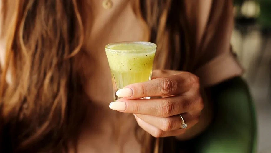 Băutura naturală cu condimente care poate ajuta femeile cu ovare polichistice. Cum funcționează și cum se prepară