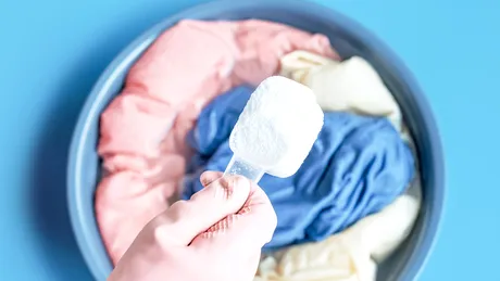 Cum poți albi hainele cu bicarbonat de sodiu fără a deteriora țesăturile