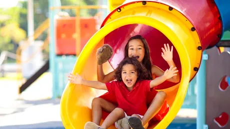 Joaca în parc: 5 beneficii extraordinare pentru copilul tău