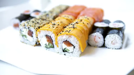 Sushi este dăunător pentru sănătate sau, de fapt, este sănătos? Între mit și realitate nutrițională