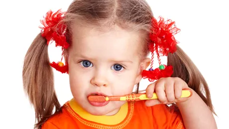 Ce trebuie să facă părinţii când copiii îşi pierd dinţii de lapte