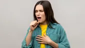 Ce se ascunde în spatele secrețiilor din gât care nu dispar cu lunile. 10 cauze ale tusei cu mucus în exces