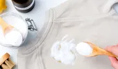 Tabletele efervescente pentru proteze dentare pot îndepărta rapid petele de pe haine. Cum se utilizează?