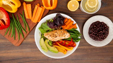 Cercetătorii au descoperit cea mai sănătoasă masă din lume! Iată ce ar trebui să mănânci zilnic pentru o viață mai lungă