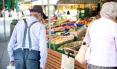 Categoria de pensionari care va primi ajutor înainte de Paște! Se dau tichete sociale pentru alimente