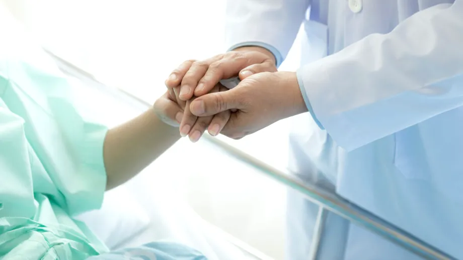 O tânără de 23 de ani cu cancer de colon în stadiul 4, complet vindecată cu o terapie genetică revoluționară