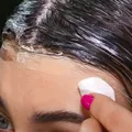 Cum să scapi rapid de petele de vopsea de păr, cu un aliment pe care orice român îl are în frigider