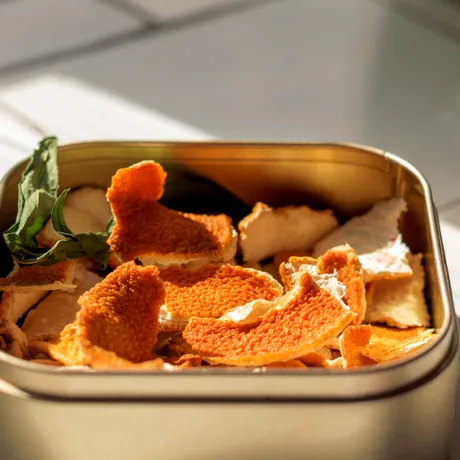 Cum scăpau bunicile de mirosurile neplăcute din casă. Trucurile naturale care funcționează și azi