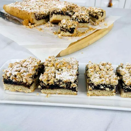 Cea mai ieftină prăjitură de post. Rețeta simplă cu gem și nucă de la Gina Bradea / VIDEO