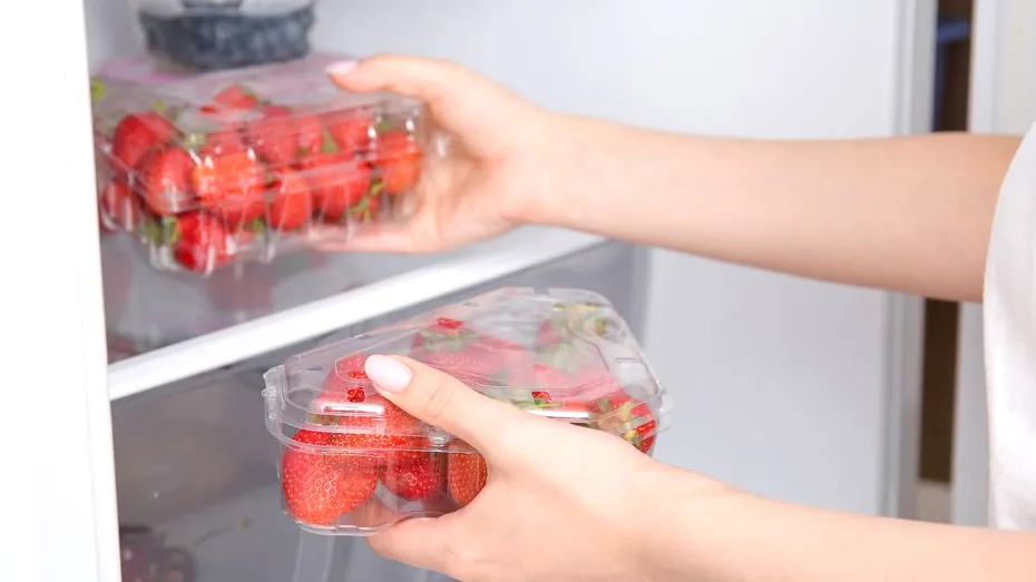 În ce recipient rămân căpșunile proaspete mai mult timp primăvara. Rezistă și 10 zile