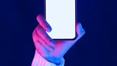 Lumina albastră emisă de dispozitivele mobile: cât este de periculoasă?