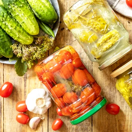 Secretul zarzavatului perfect pentru iarnă. Trucul gospodinelor care previne „floarea” din borcane