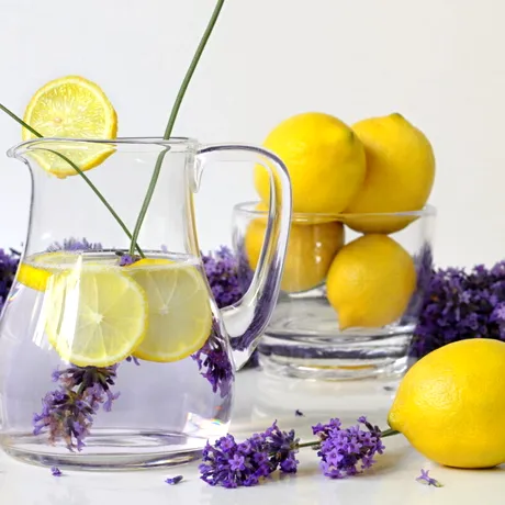 Limonada cu lavandă – remediu natural împotriva migrenelor, anxietății și insomniei. Rețeta recomandată de un medic specialist