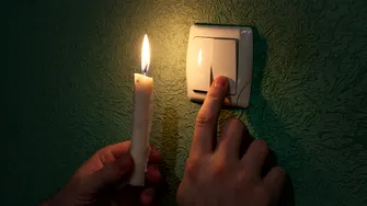 Ce pot face românii în cazul unui blackout energetic. Ce trebuie să conțină kitul de urgență