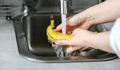 De ce ar trebui să speli bananele înainte să le mănânci. Greșeala pe care mulți o fac în bucătărie