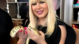 Cum arată Elena Udrea la 52 de ani. S-a fotografiat în sala de fitness, alături de fiica ei / GALERIE FOTO